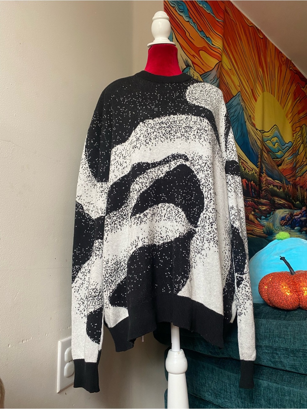 Express Black and White Abstract Crewneck Sweater